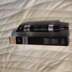 It cosmetics Bye Bye under eye full coverage waterproof concealer